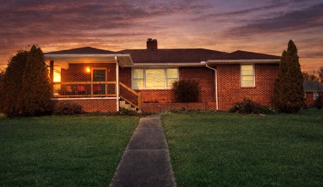 Lazy Hiker by Chatuge Home Concierge | Walk to Downtown Hayesville | Fire Pit | Pet Friendly
