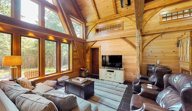 Lazy Lumberjack Cabin - tranquil home with sauna & forested views