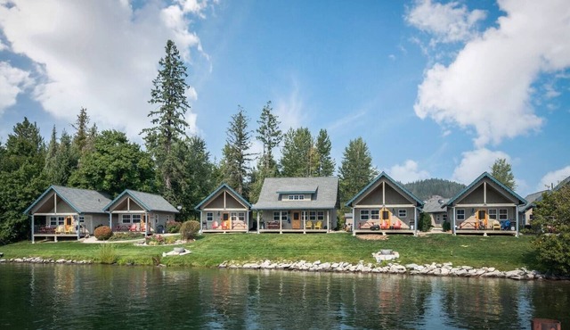 Let your cares drift away at "Summer Breeze" and enjoy lake life on Lake Pend Oreille!