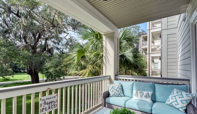 Live Oak!!! Great One level condo nestled under gorgeous live oak trees .