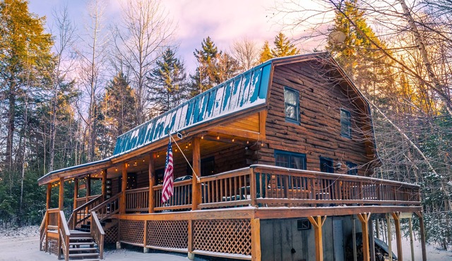 Log Cabin+ 5 Min to Ski Okemo! + Hot Tub!