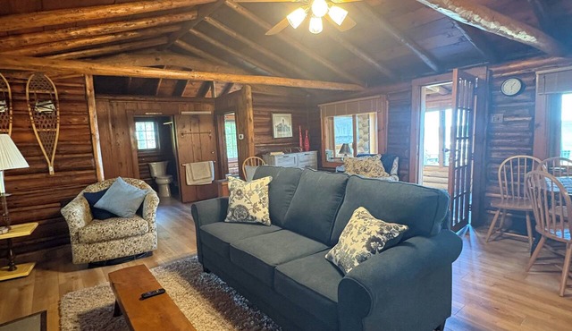 LogginOut Cottage 3-bedroom cottage in tranquil Au Gres with lots of sandy beach