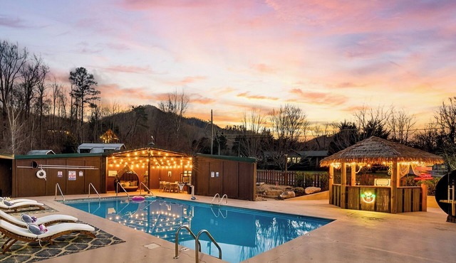 Luxe Mtn Ranch w/Heated Pool & Tiki Bar + Views - Perfect Family Retreat!