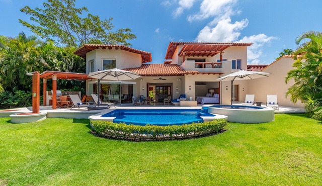 Luxurious 4-Bed Villa in Punta Mita: Heated Pool & Spa, Privacy and Amazing View