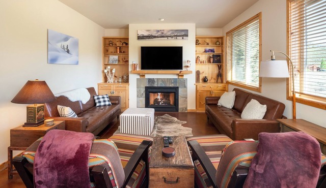 Luxurious, affordable condo one mile from downtown