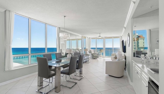 Luxurious Gulf-front Condo, Heated Pool, Spa/Gym