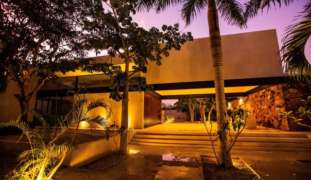 Luxurious House North Merida all svcs near Malls Altabrisa La Isla City Center