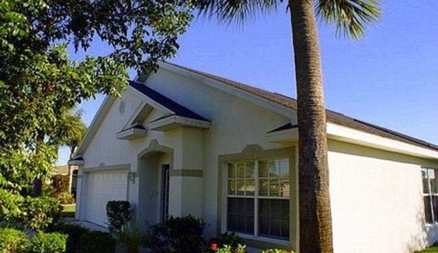 Luxury 4 bedroom, 2 bathroom villa with heated pool in popular Beachwalk Isles