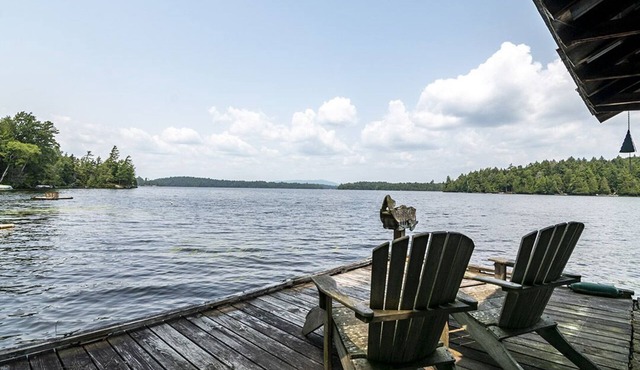 Luxury Cabin on the Lake & In The Trees