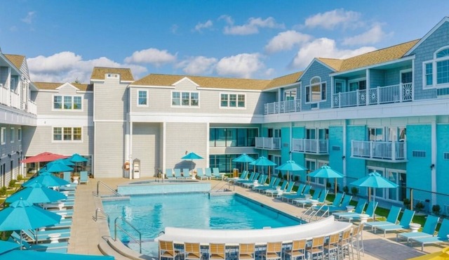 Luxury Condo 3BR 3BA - Waterpark Passes Included! One summer week left.