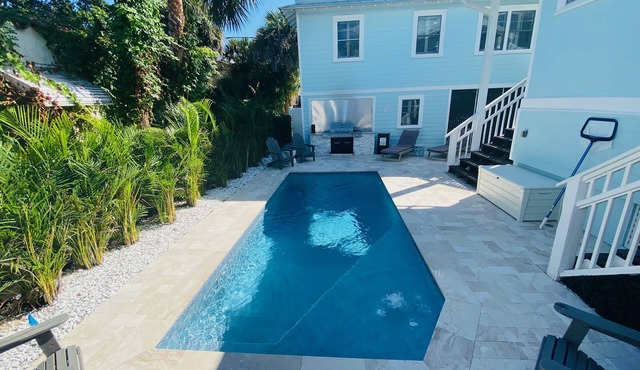 Luxury Key West Style Home on Historic Pass-A-Grille Beach Pool BBQ