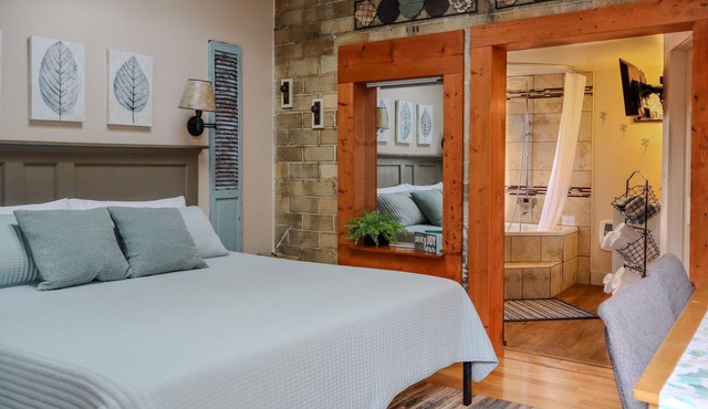Luxury King suite with air-jet jacuzzi , private entrance & deck