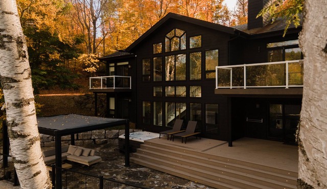 Luxury Lakefront 4200sqft Oasis ★ HotTub, BBQ