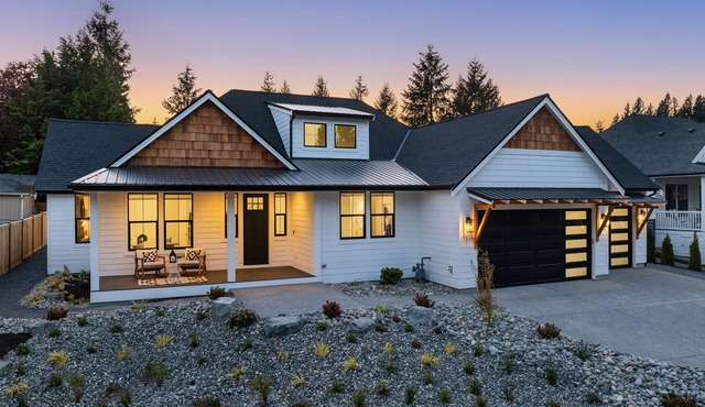 Luxury Living in Lake Stevens. Wonderful 4 bedroom & 3.5 bath