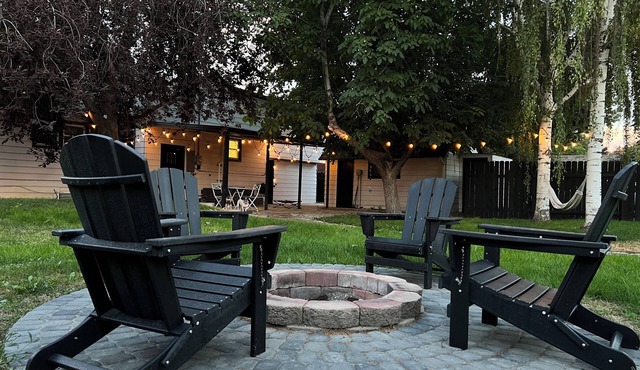 Luxury lower level , pet friendly, fully fenced yard