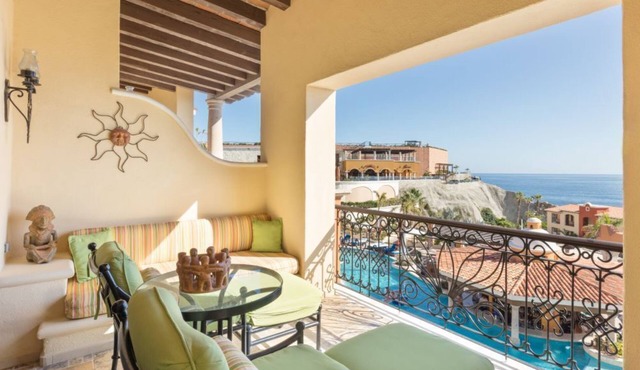 Luxury Oceanfront Studio with Pool & Gym