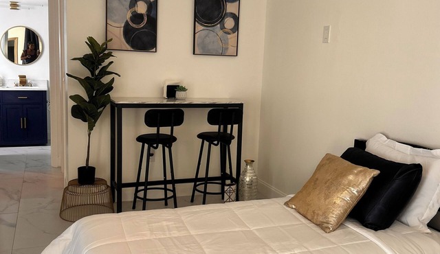 Maison Privé- Signature Coastal Suite Curated Stay Near Beach