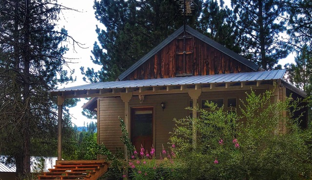 Majestic Mountain Ranch Idaho City's studio style cabin.