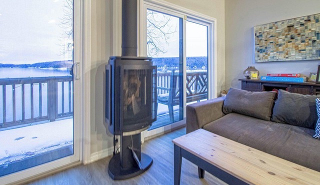 Maple Leaf Lodge - Two Bedroom Cottage, Sleeps 10