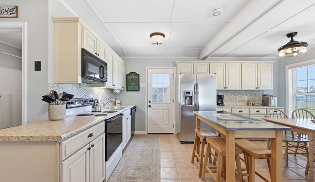 Marshallberg Waterfront Cottage w/Dock!