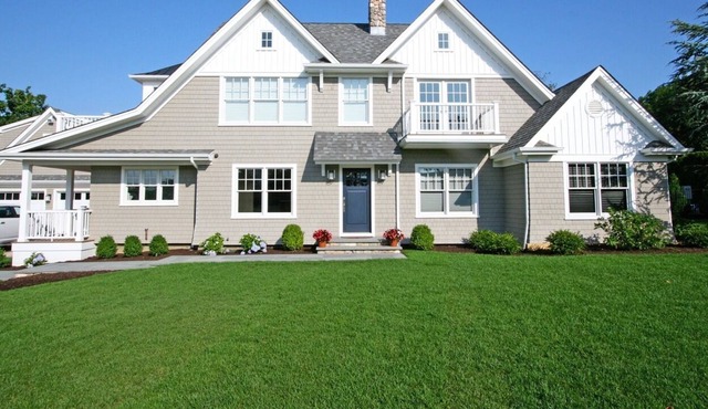 MATTITUCK NORTH FORK HOME IN IDYLLIC SETTING