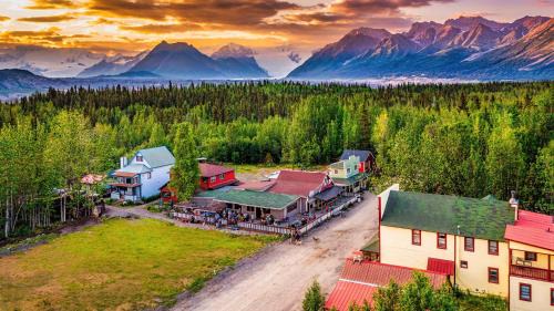 McCarthy Lodge Resort