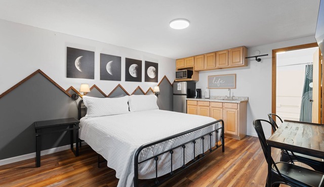 Meadow View | King Suite for 2 | Wears Valley