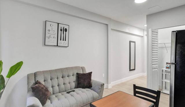Miami Guest Suite with AC/WI-FI