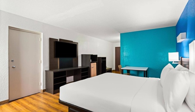 Miami Stay! | 6.5 Mi from Miracle Mile | Pets Allowed, Free Parking
