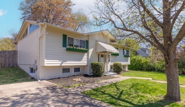 Mid-Century Modern 4BR Home: 15 min from Old Town!