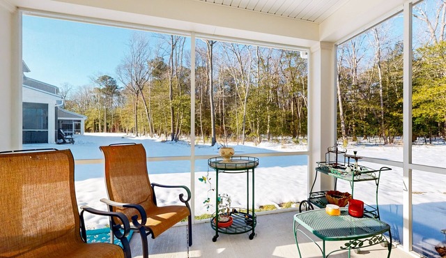 Milo's Haven pet friendly townhome w/shared pool, W/D & Free WIFI