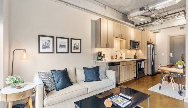 MINNeSTAY* Sable 403 | Target Center | North Loop