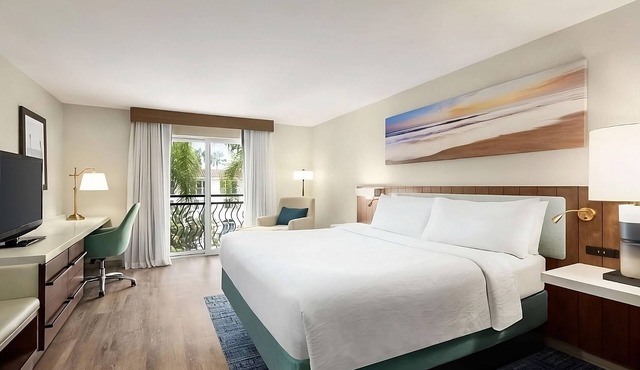 Minutes to Legoland California! Parking, Kids Playground, Pool, Pets Allowed!