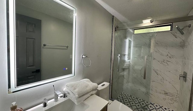 Modern 2 bed Home 10 mins from Dtown Gainesville