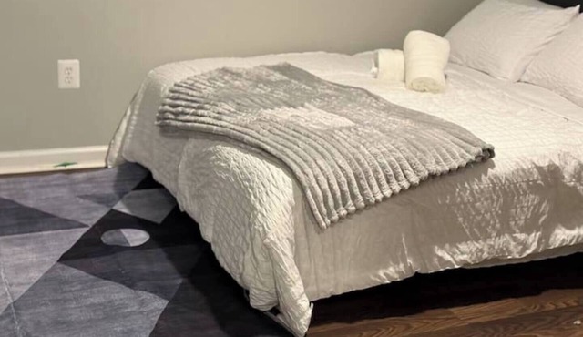 Modern 9BR Home Spacious Stay Near the Metro