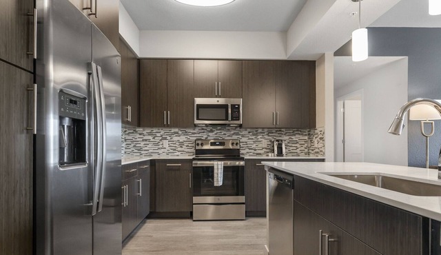 Modern Apartment in Prime Location (ID8608X81)