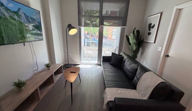 Modern Apt Near DC & Metro | Pool & Gym