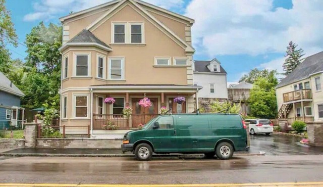 Modern Boston Townhouse Near Transit Private Deck Pet-Friendly - 383