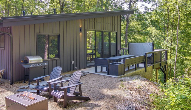 Modern Cabin w/Hot Tub & Fire Pit in Fairview!