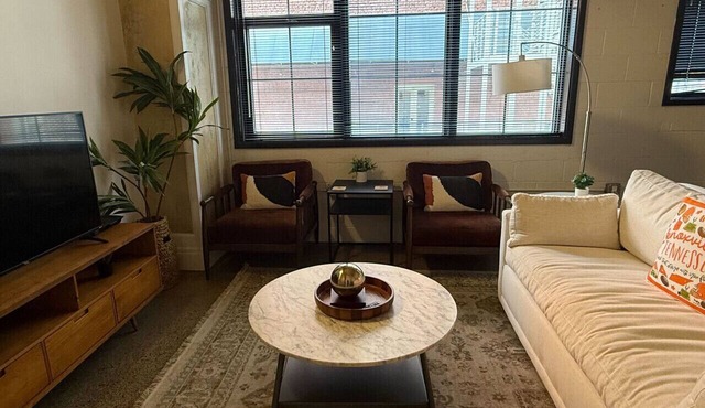 Modern Downtown Loft - 1 mile to UT