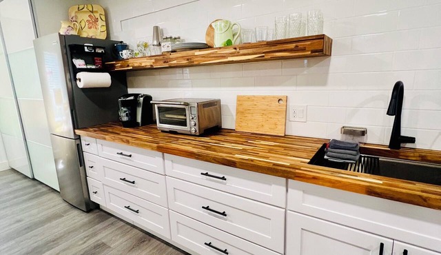 Modern King Studio 6 mi to the Outer Banks Beaches OBX