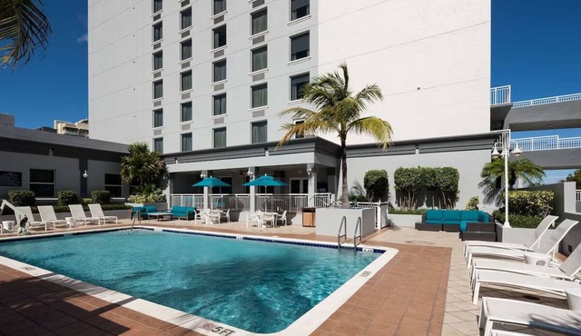 Modern Stay | Free Breakfast | 3.2 mi to Bonnet House Museum | Pets are Welcome