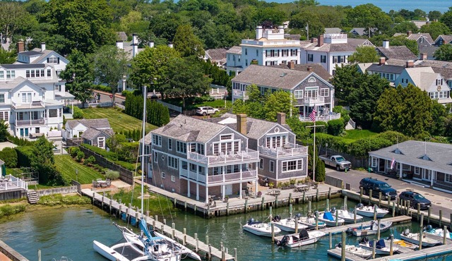 Morse Lighthouse – Waterfront Estate in Edgartown