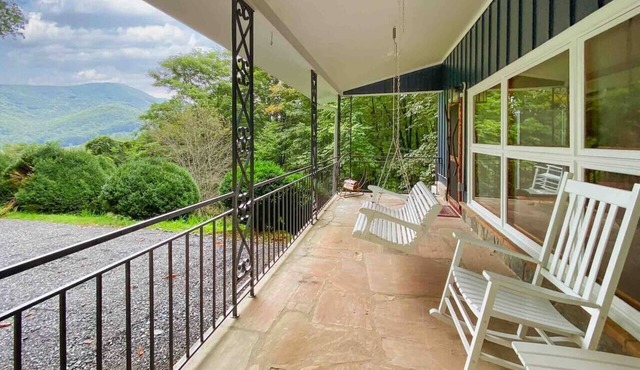 Mountain Dreams- Peaceful, Charming, Pet Friendly