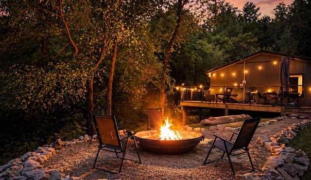 Mountain Modern Cabin Retreat - New Hot Tub - 1 Min Lake Access