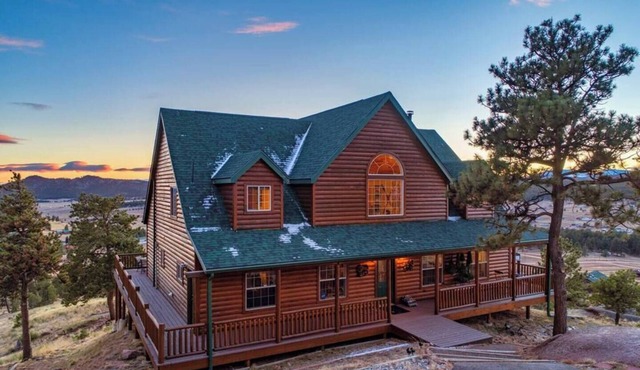 Mountain Top Luxury Lodge with Stunning Views