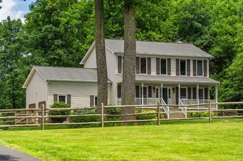 Mountain Views w Hot Tub 95 TV & Trail Access