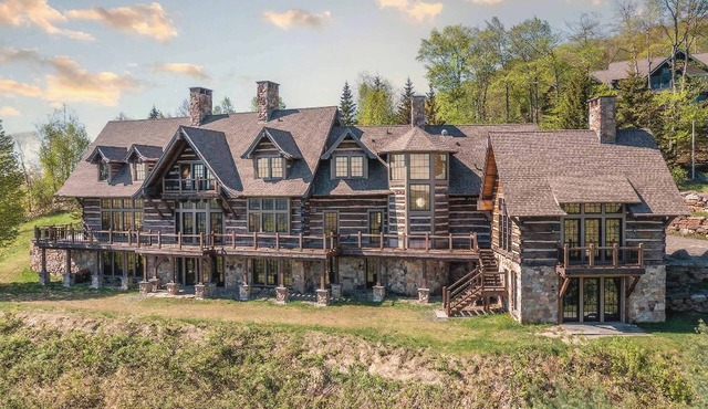 Mountainside 5-BR Ski-In/Out Okemo Villa
