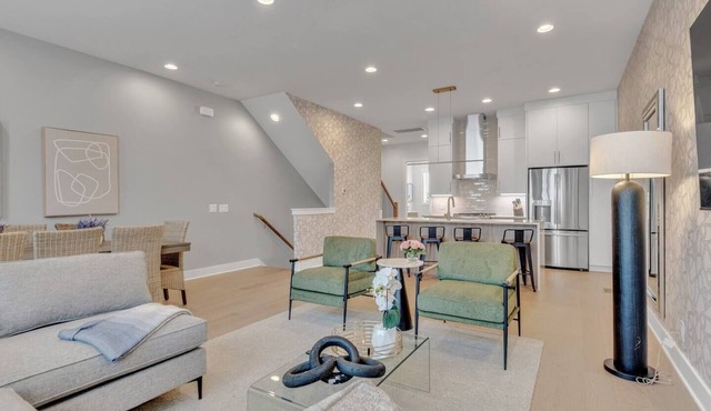 Music City Mansion! 2 Miles to Broadway + 12 beds
