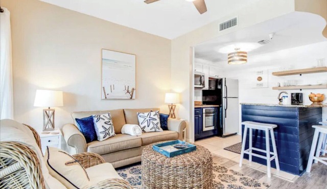 Near 30A, 2nd Floor condo with Lake View, Private Beach with Chair Service